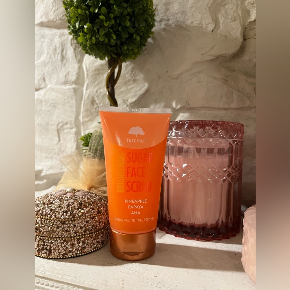 Tree Hut Brightening Pineapple and Papaya Sugar Face Scrub